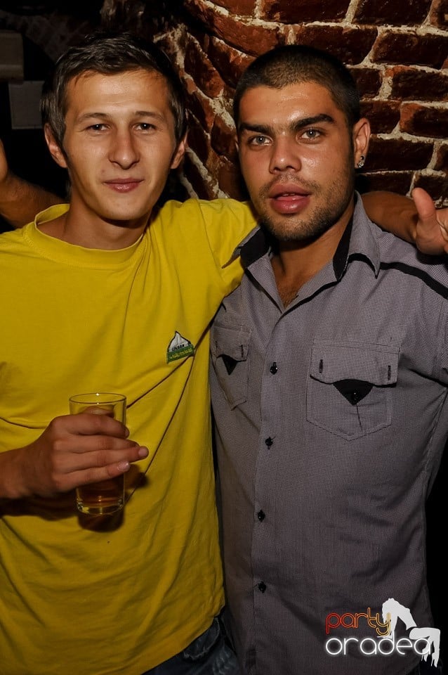 Party în Escape Club, 