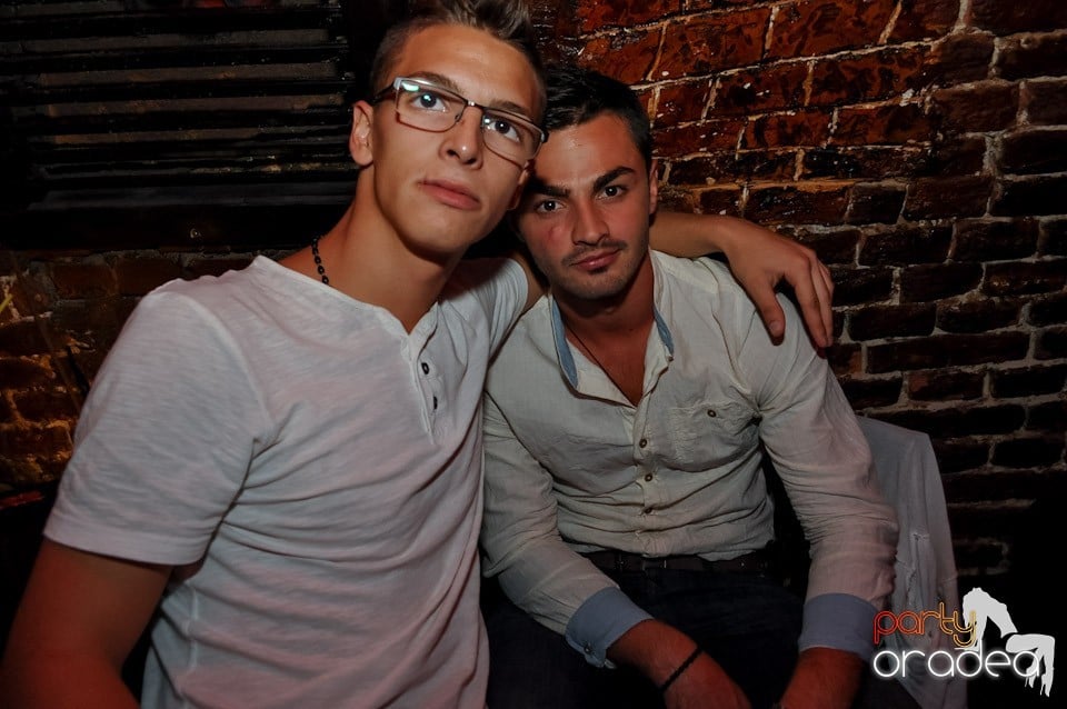 Party în Escape Club, 