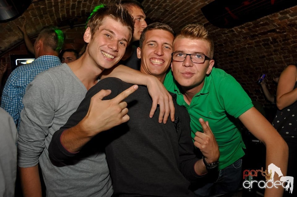 Party în Escape Club, 