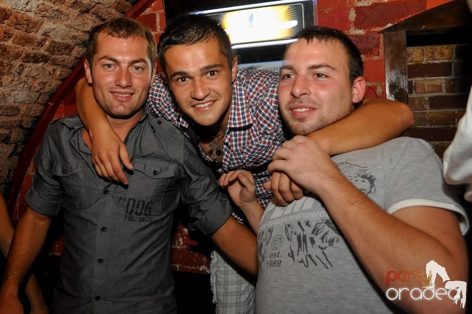 Party în Escape Club, 