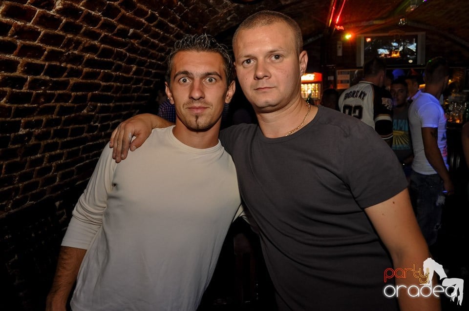 Party în Escape Club, 