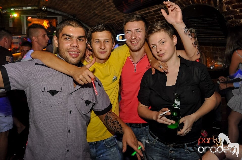 Party în Escape Club, 