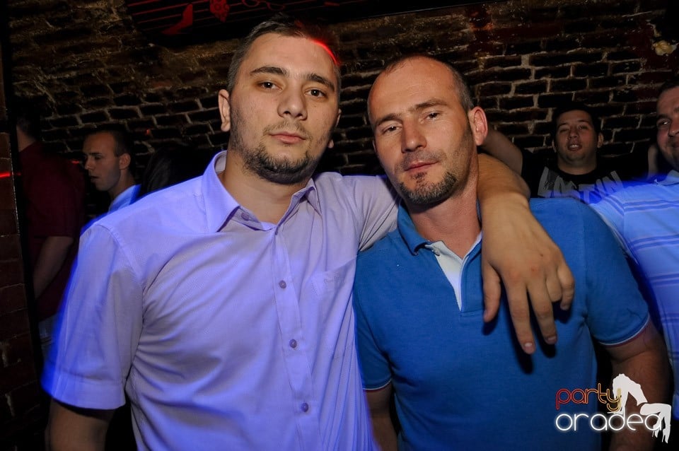 Party în Escape Club, 