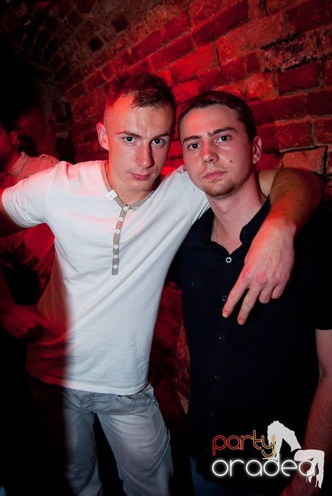 Party în Escape sâmbătă seara, 