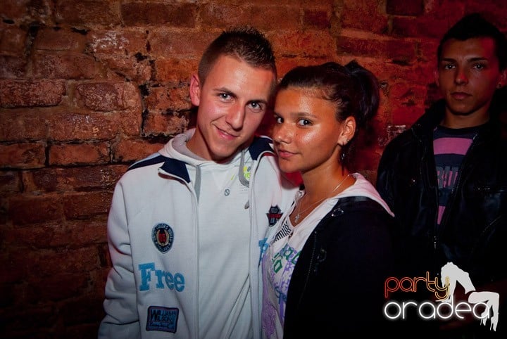 Party în Escape sâmbătă seara, 