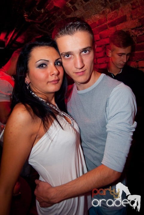 Party în Escape sâmbătă seara, 