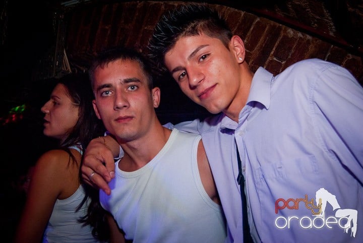 Party în Escape sâmbătă seara, 