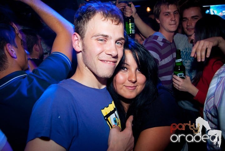 Party în Escape sâmbătă seara, 