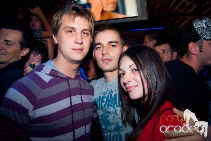 Party în Escape sâmbătă seara, 