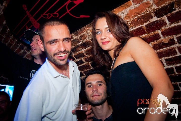 Party în Escape sâmbătă seara, 