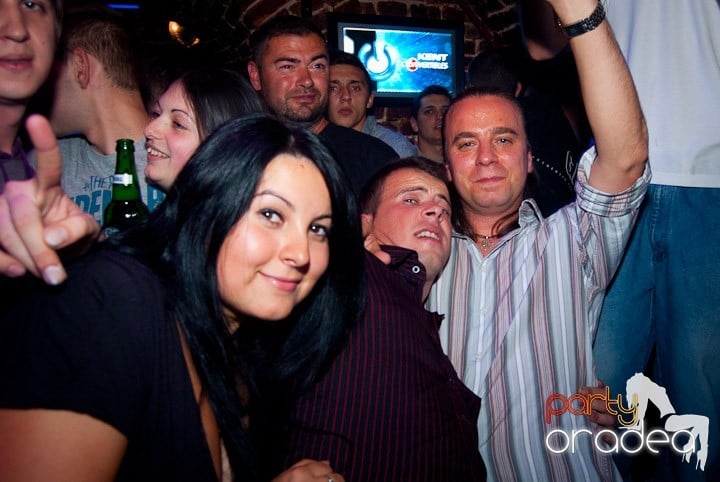 Party în Escape sâmbătă seara, 