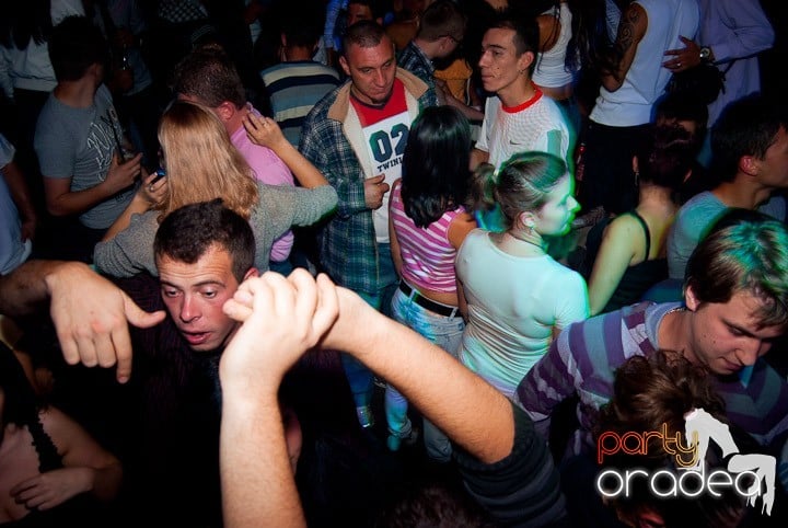 Party în Escape sâmbătă seara, 