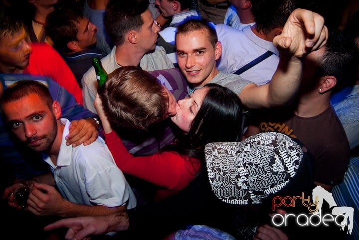 Party în Escape sâmbătă seara, 