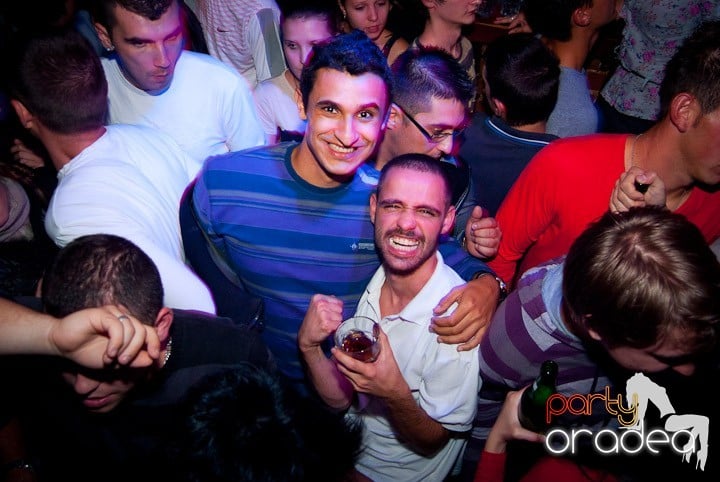 Party în Escape sâmbătă seara, 