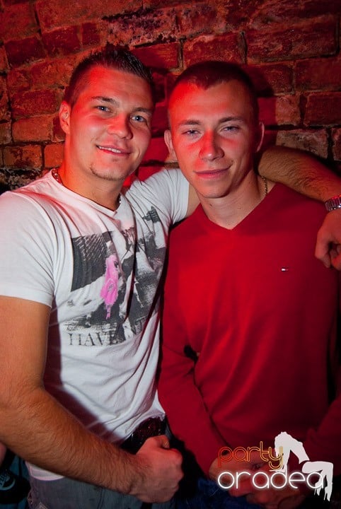 Party în Escape sâmbătă seara, 