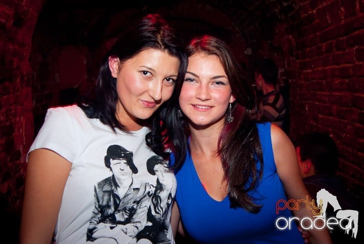 Party în Escape sâmbătă seara, 