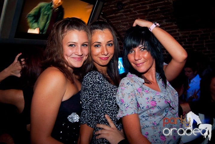 Party în Escape sâmbătă seara, 