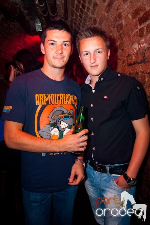 Party în Escape sâmbătă seara, 