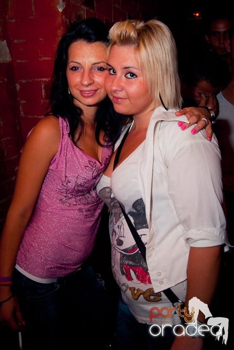 Party în Escape sâmbătă seara, 