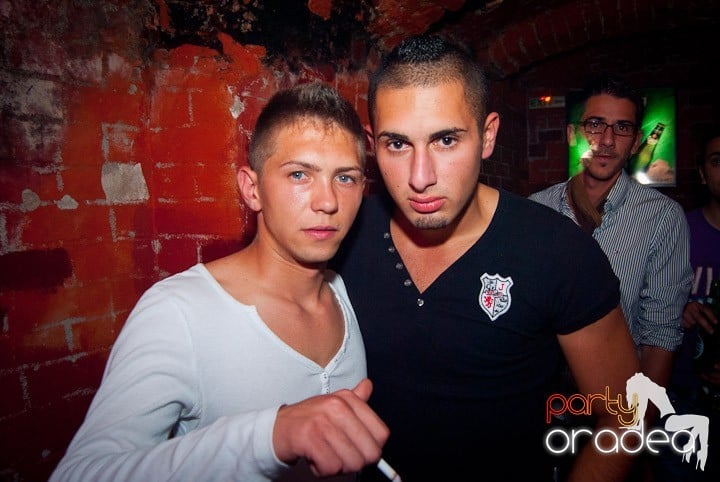 Party în Escape sâmbătă seara, 