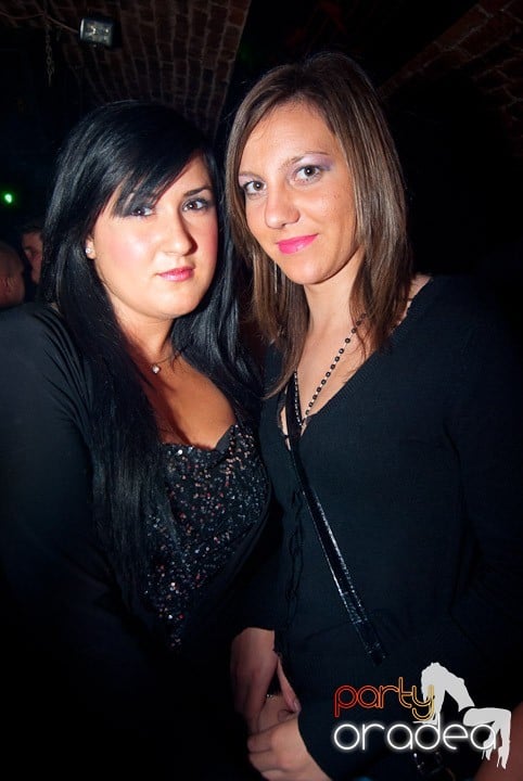 Party în Escape sâmbătă seara, 