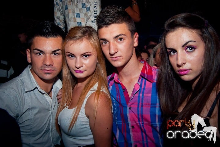 Party în Escape sâmbătă seara, 