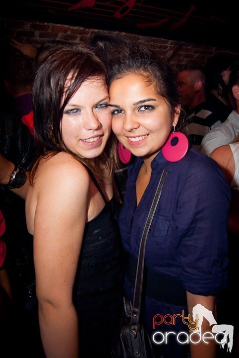 Party în Escape sâmbătă seara, 