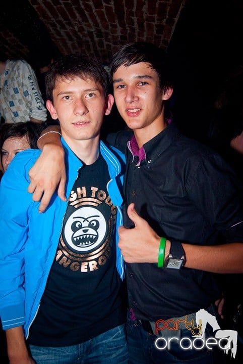 Party în Escape sâmbătă seara, 