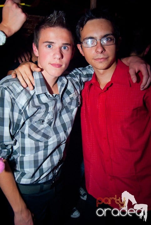 Party în Escape sâmbătă seara, 