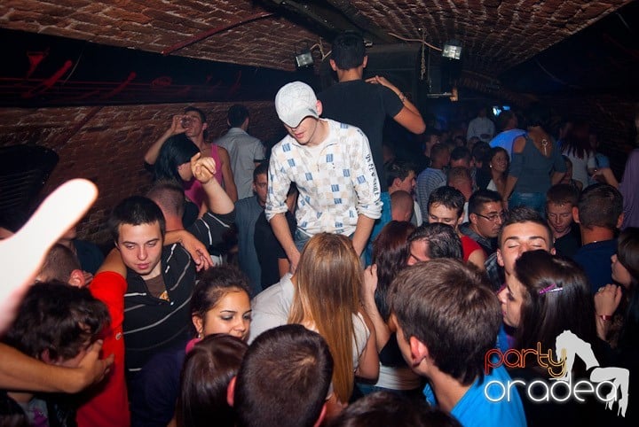 Party în Escape sâmbătă seara, 