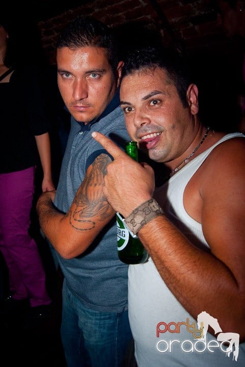 Party în Escape sâmbătă seara, 