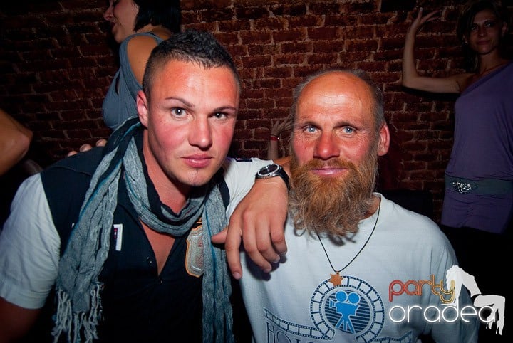 Party în Escape sâmbătă seara, 