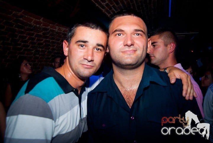 Party în Escape sâmbătă seara, 