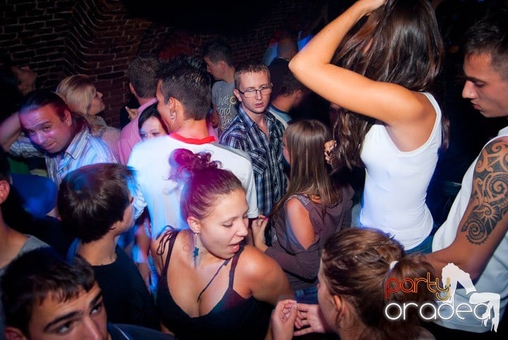 Party în Escape sâmbătă seara, 