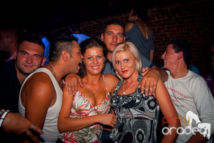 Party în Escape sâmbătă seara, 