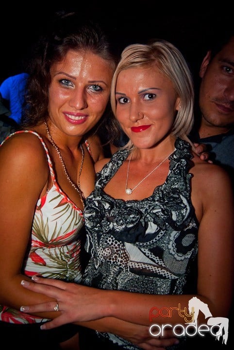 Party în Escape sâmbătă seara, 