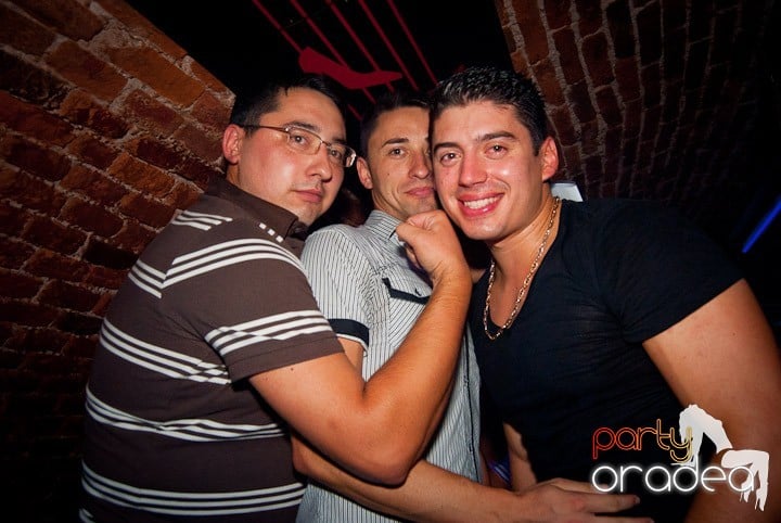 Party în Escape sâmbătă seara, 