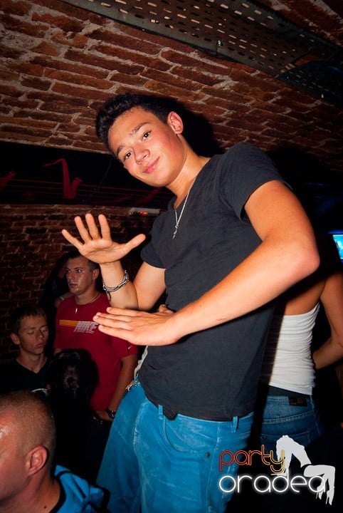 Party în Escape sâmbătă seara, 