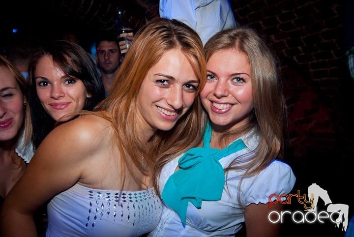 Party în Escape sâmbătă seara, 