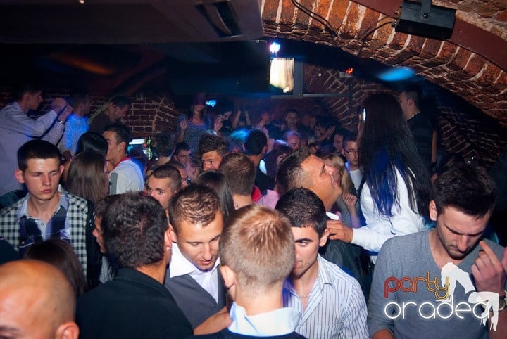 Party în Escape sâmbătă seara, 