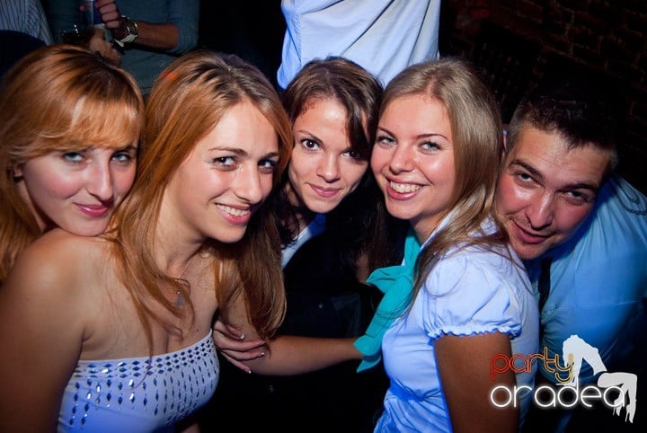 Party în Escape sâmbătă seara, 