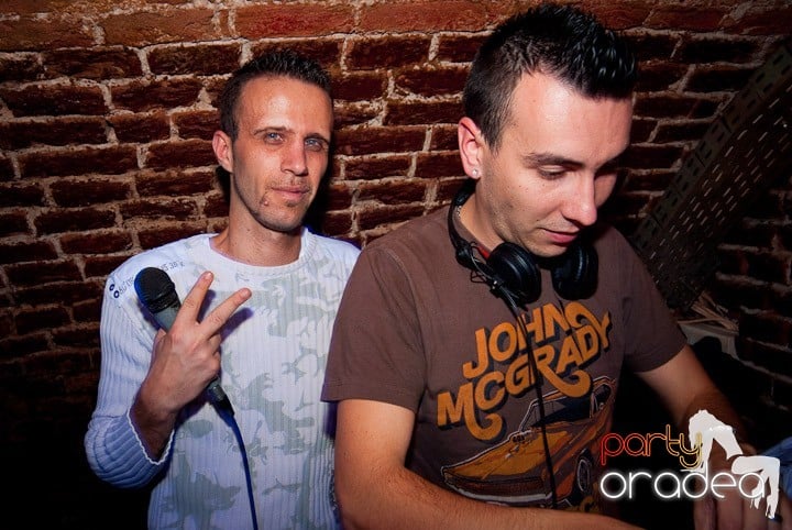 Party în Escape sâmbătă seara, 