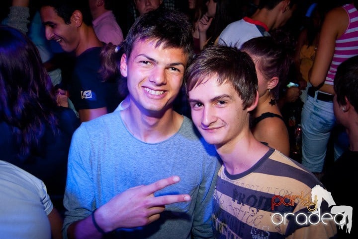 Party în Escape sâmbătă seara, 