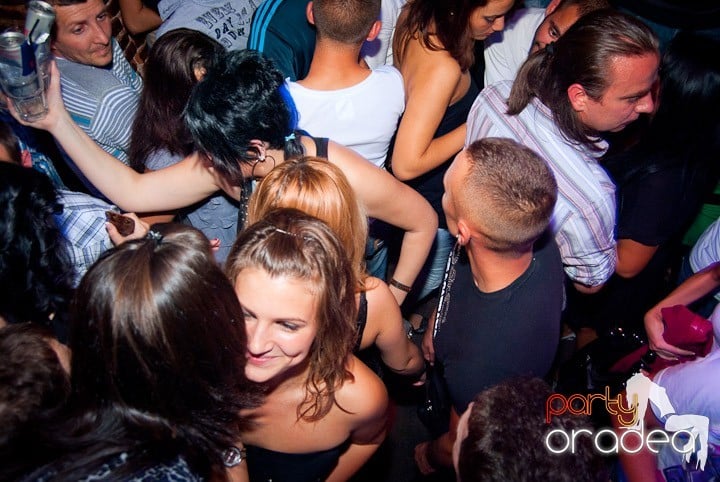 Party în Escape sâmbătă seara, 