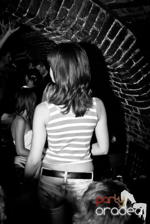 Party în Escape sâmbătă seara, 