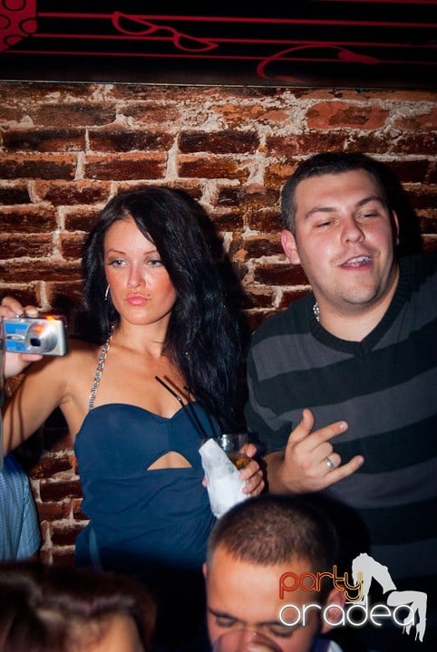 Party în Escape sâmbătă seara, 