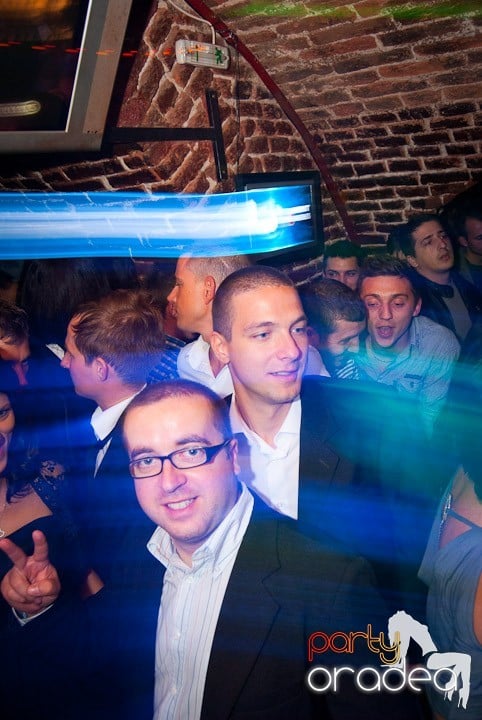 Party în Escape sâmbătă seara, 