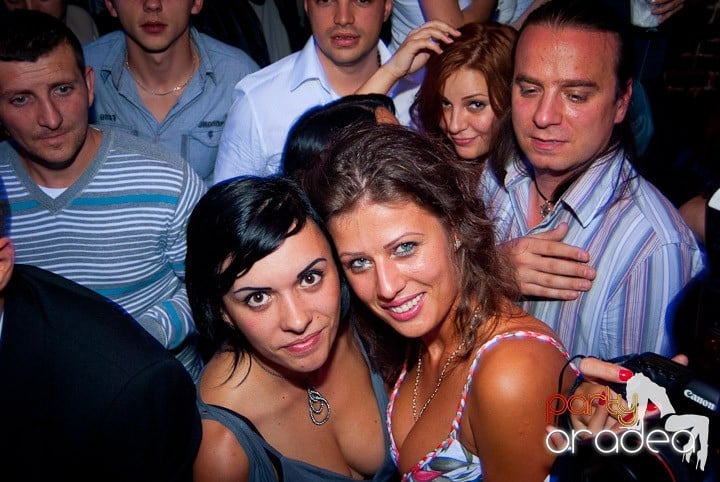 Party în Escape sâmbătă seara, 