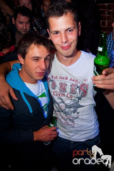 Party în Escape sâmbătă seara, 