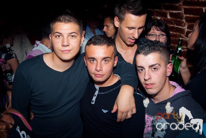 Party în Escape sâmbătă seara, 